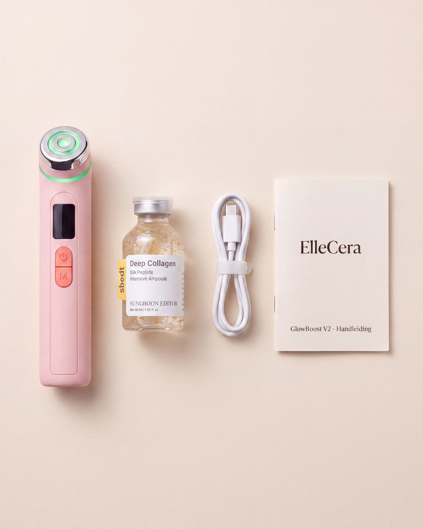 Inhoud van de doos: GlowBoost V2, gratis SilkPeptide serum, USB-kabel en handleiding