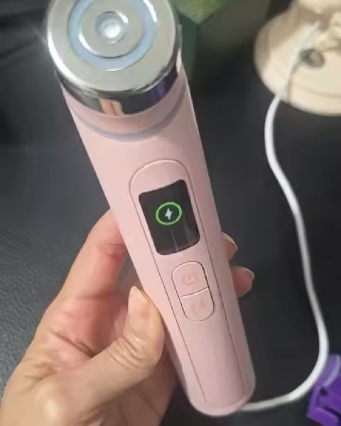 Echte klantfoto: de roze GlowBoost V2 net uitgepakt in de hand