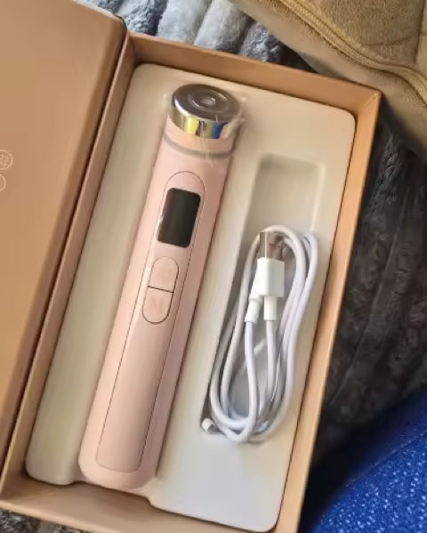 Echte klantfoto: de GlowBoost V2 met oplaadkabel in de doos